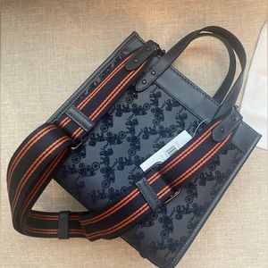 Coach Field Tote 22 With Horse And Carriage Navy
